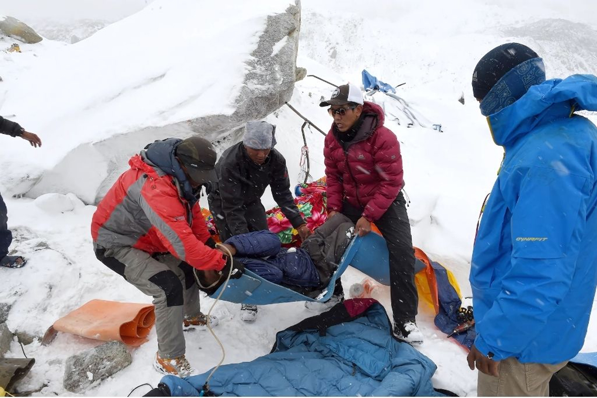 Rescue in Everest